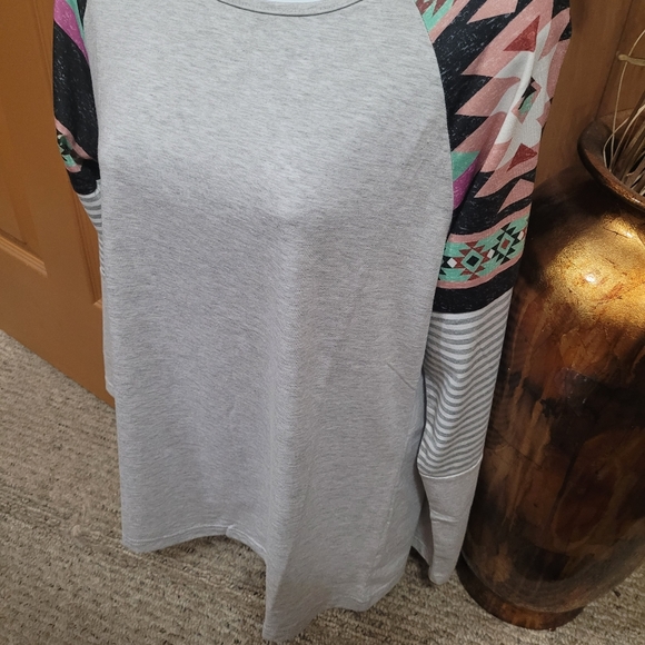 💜 New Round Neck Tribal Striped Top - Picture 4 of 5